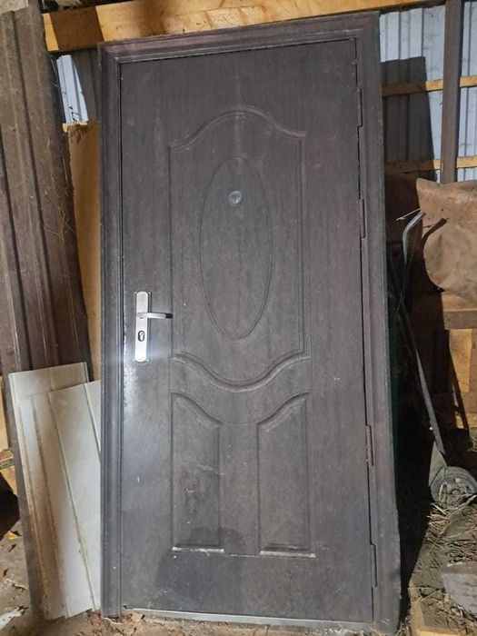 Продам железную дверь