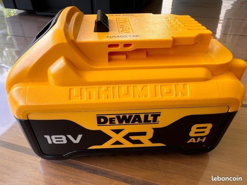 НОВАТА Акумулаторна батерия DeWALT DCB1880-XJ 18 V 8 Ah