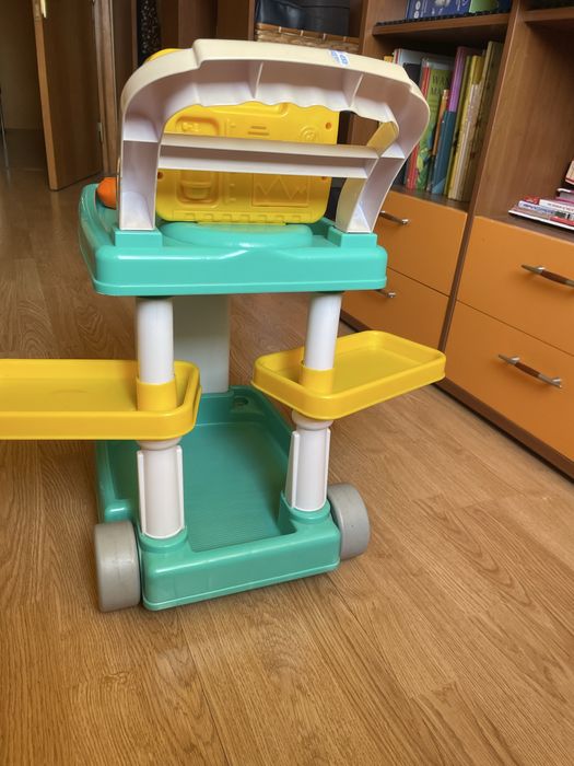 Carucior de jucarie pentru trusa medicala
