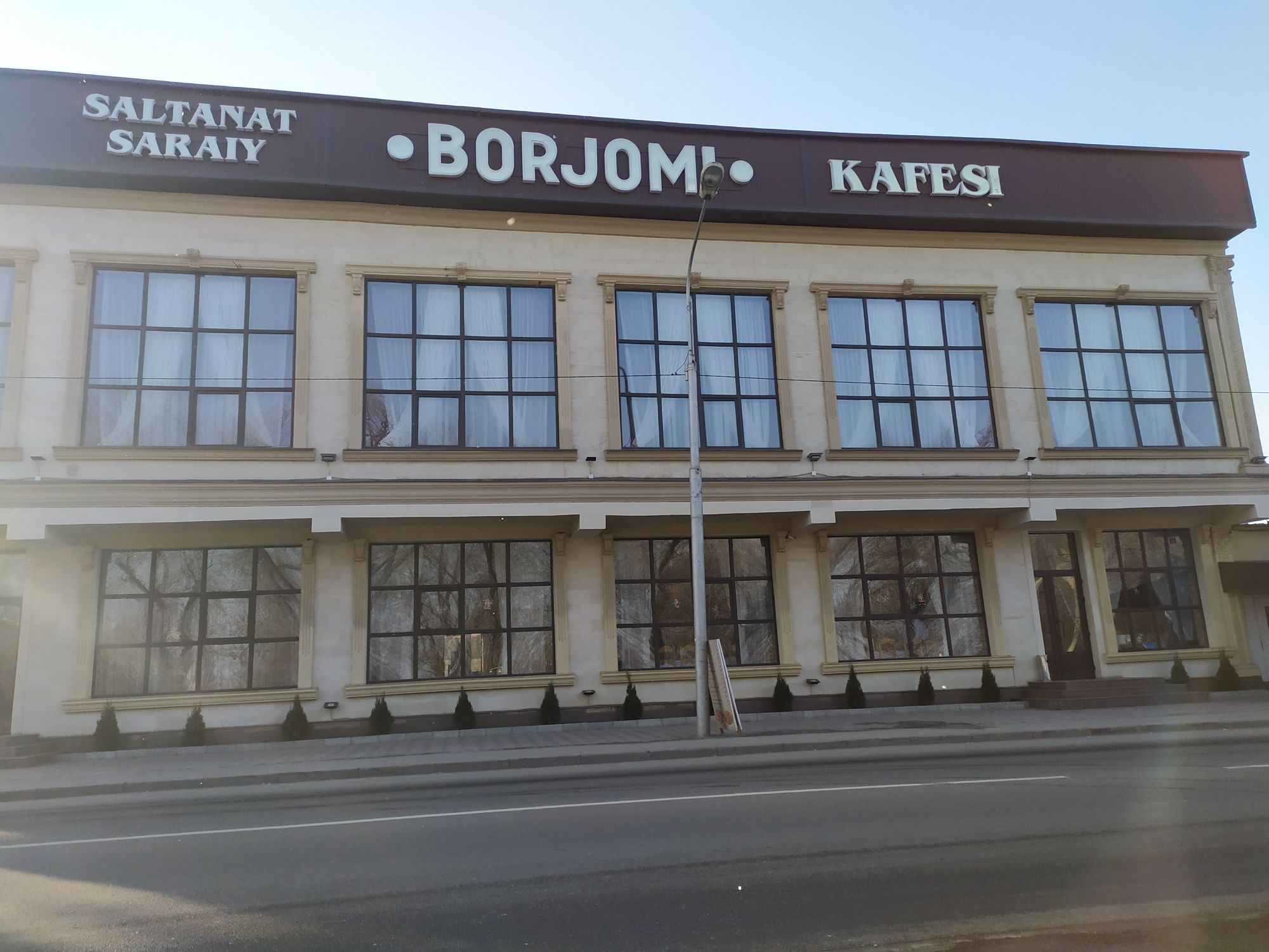 Алюминиевые и пластиковые двери окна балконы,витражи на заказ Алматы