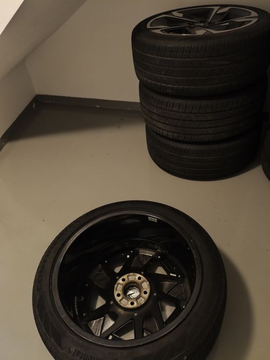 Vind roți complet 275/40 R21