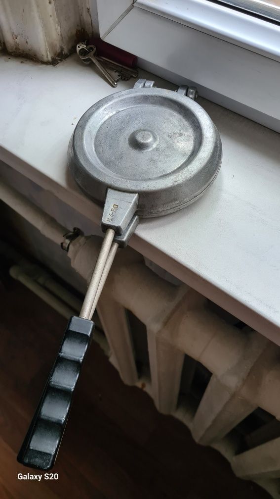 Продам вафельницу советскую новую