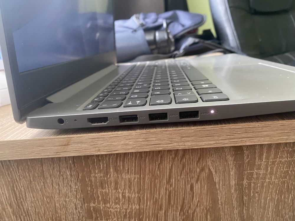 Vand laptop Lenovo IdeaPad 3