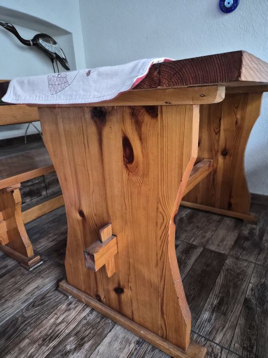 Маса с две пейки