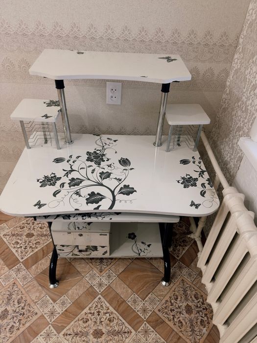 Продам столик в хорошем состоянии