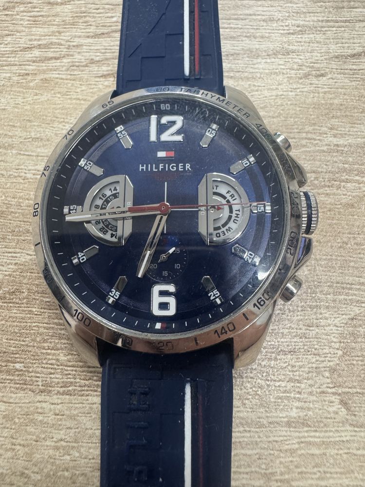 Часовник Tommy Hilfiger