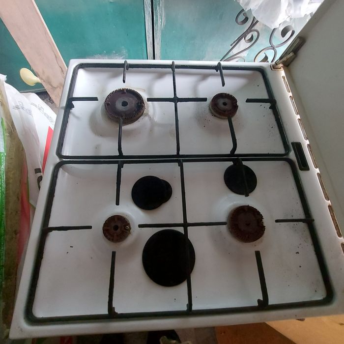 Продам газовую плиту