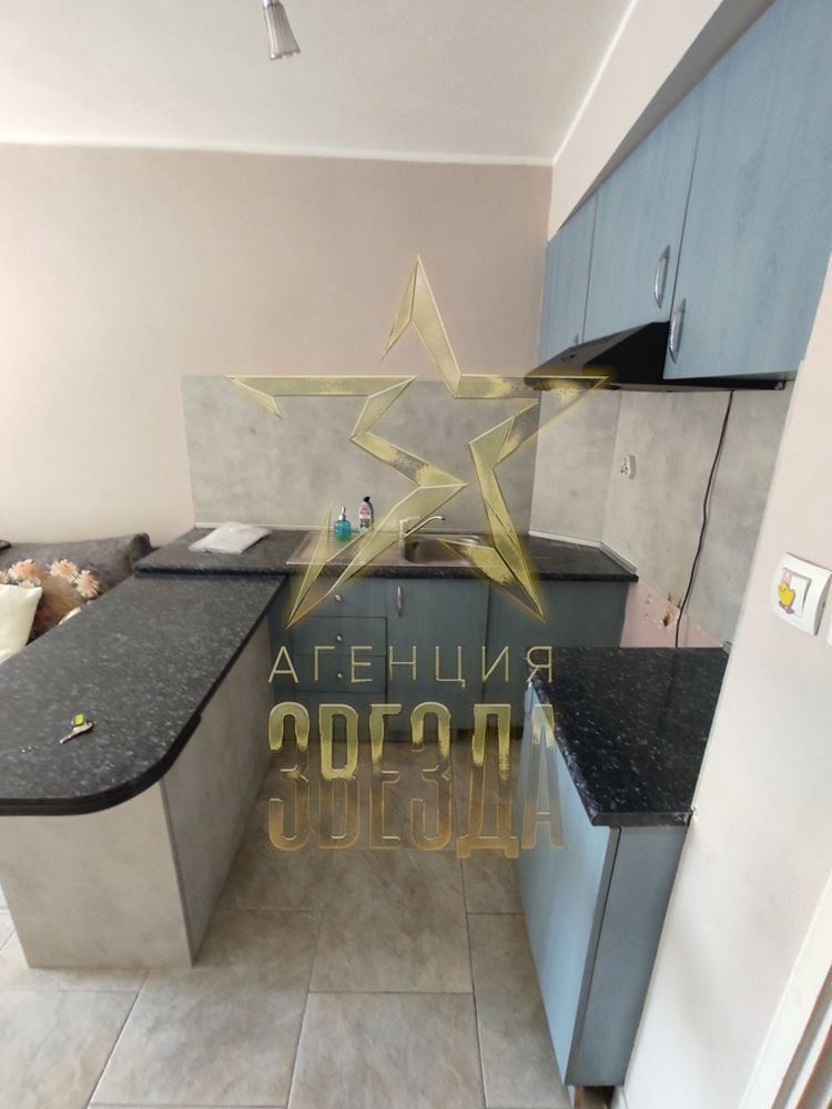 Двустаен Апартамент за Продажба в Район Въстанически!