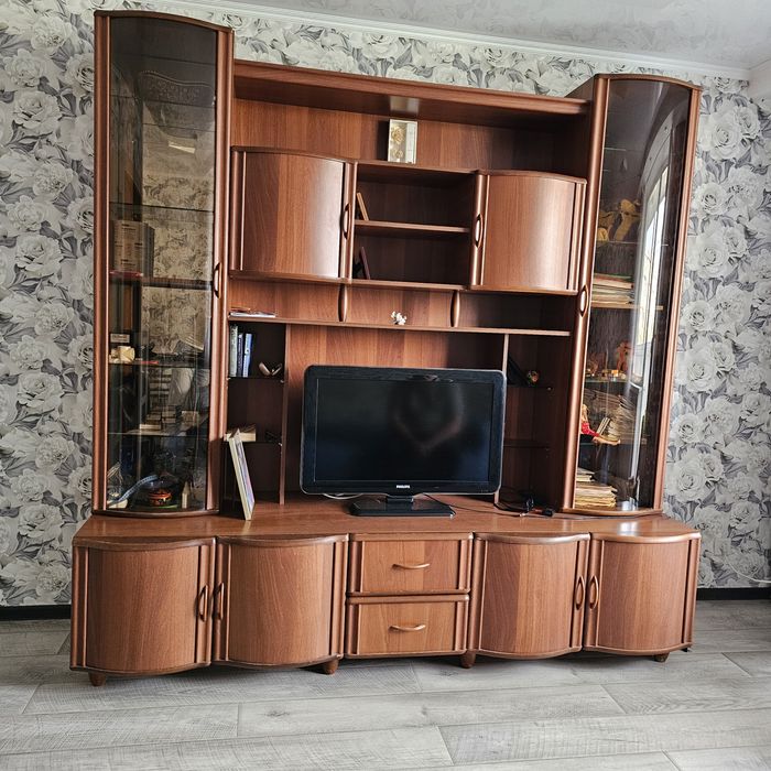 Продам стенку в хорошем состоянии б/у