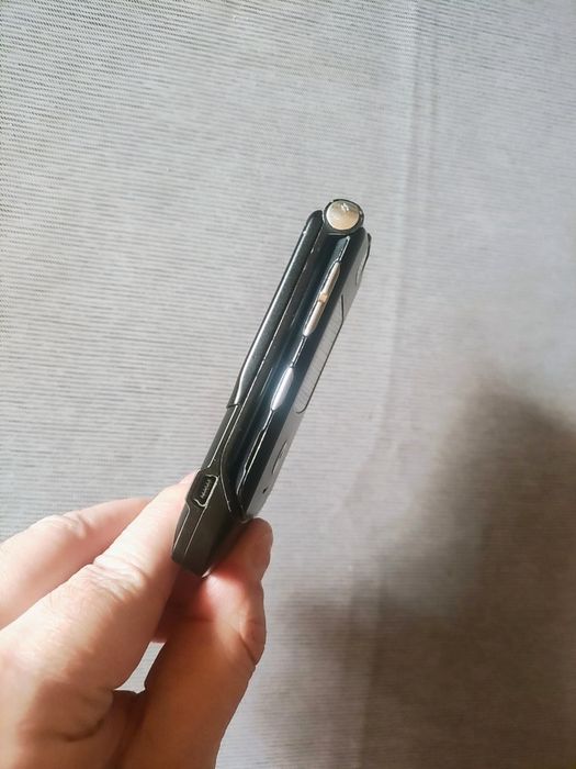 Motorola v3 cu încărcător ( decodat, stare foarte buna)