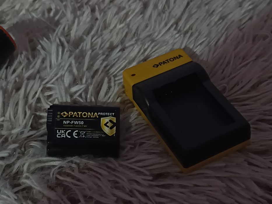 Продавам фотоапарат Sony ILCE-3000.