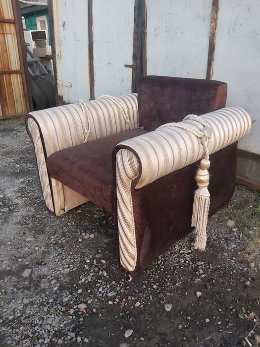 Продам диван с креслом