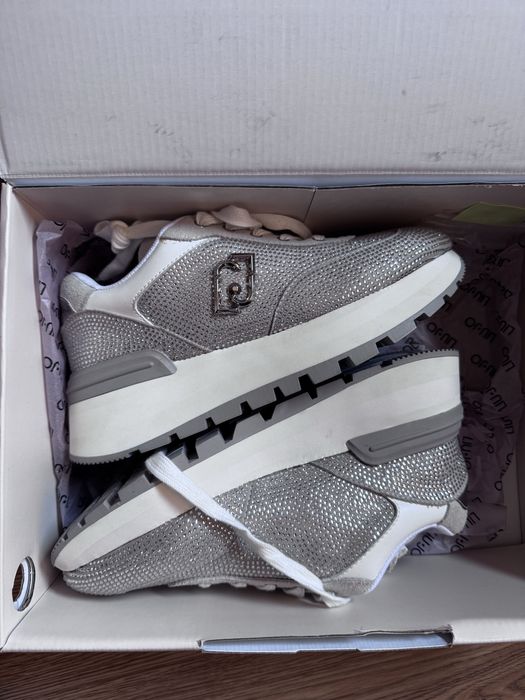 Елегантни Маратонки