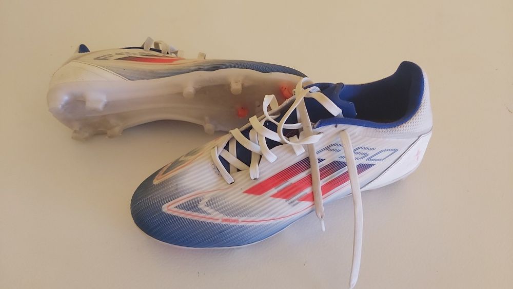 Vand ghete fotbal Adidas