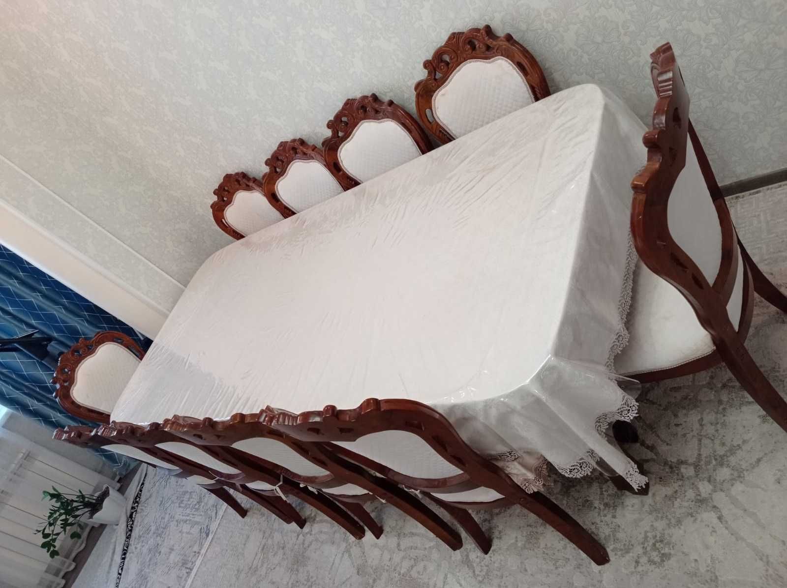 Стол со стульями
