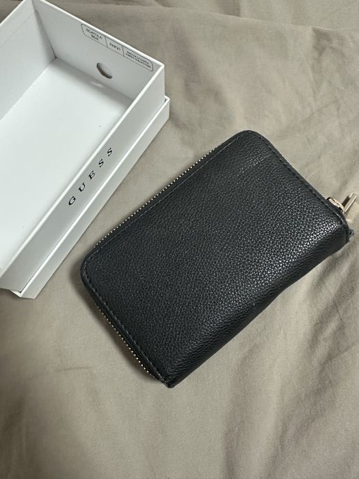 Калъф за телефон и портмоне на Guess