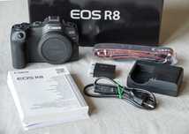 Продавам Canon R8, EF-RF Adapter, SMALLRIG cage 4212, K&F LP-E17 kit