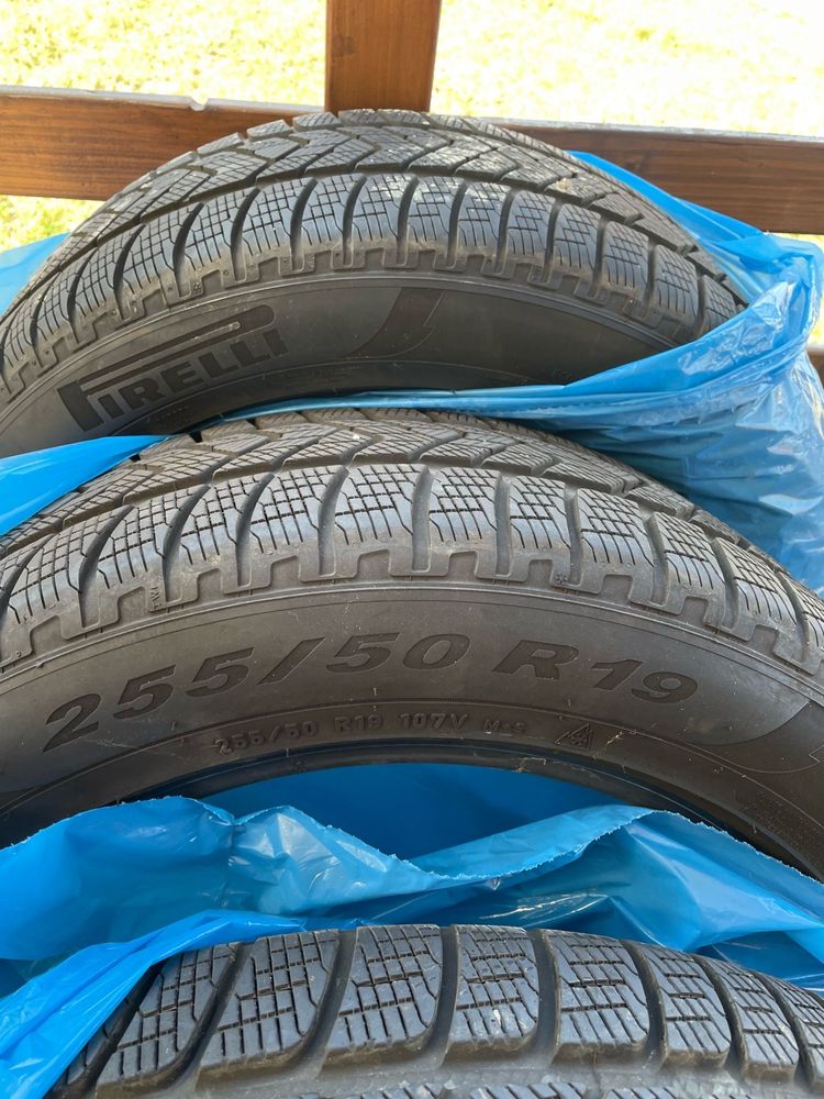 Anvelope Iarna Pirelli Scorpion 2x 255 50 R19 si 1x 235 55 R19