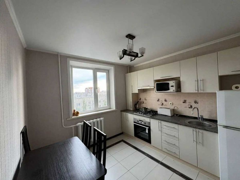 2-комнатная в хорошем состоянии с мебелью и техникой. 8 мкр