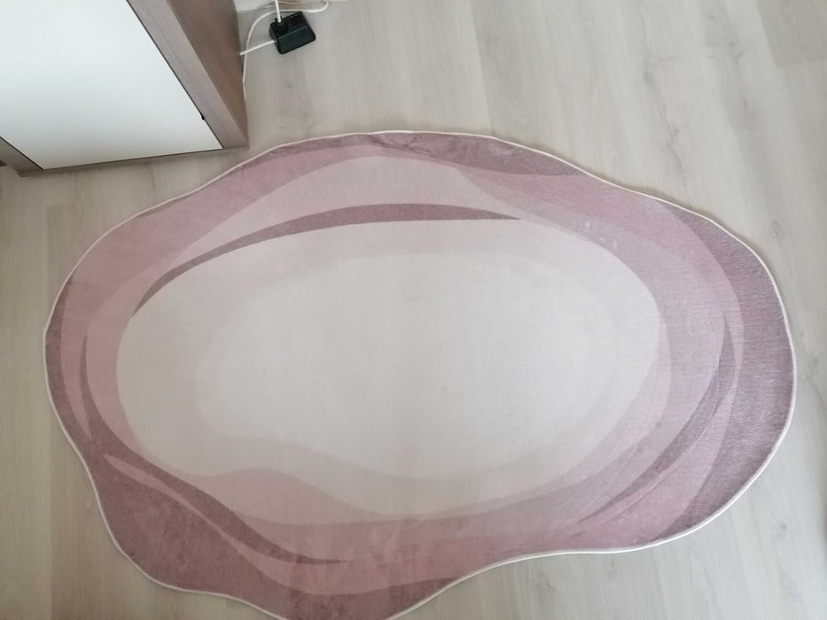 Кашмирен килим с елипсовидна форма