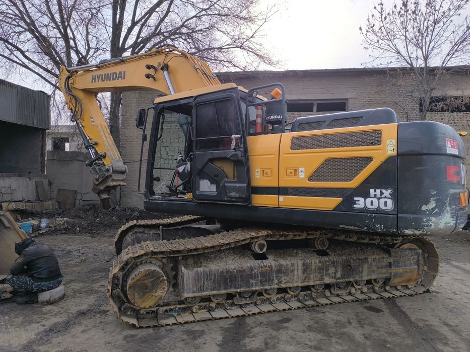 Ekskavator 300w arendaga beriladi 2.2 Kuba .gidramolot bor