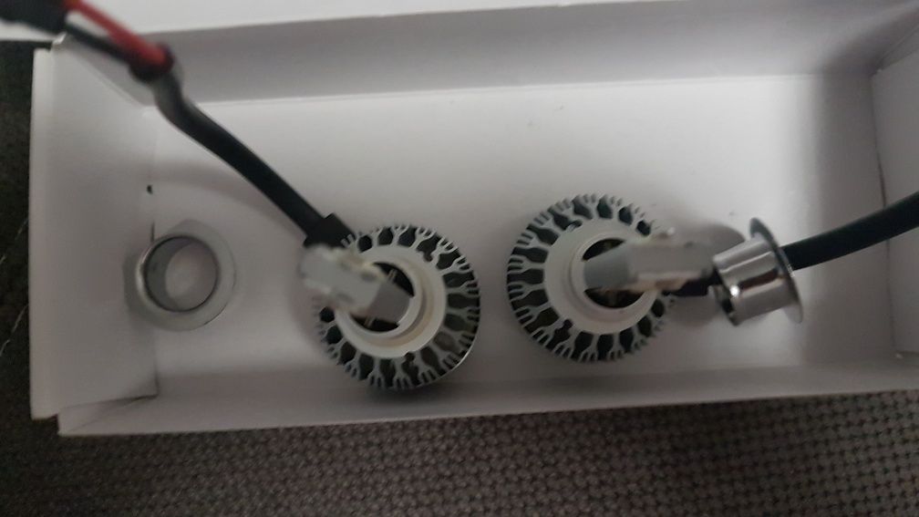 LED крушки за фарове H1