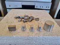 Set Butoane Aluminiu Blaupunkt. Pt ax striatii 6 mm. Perfecta stare.
