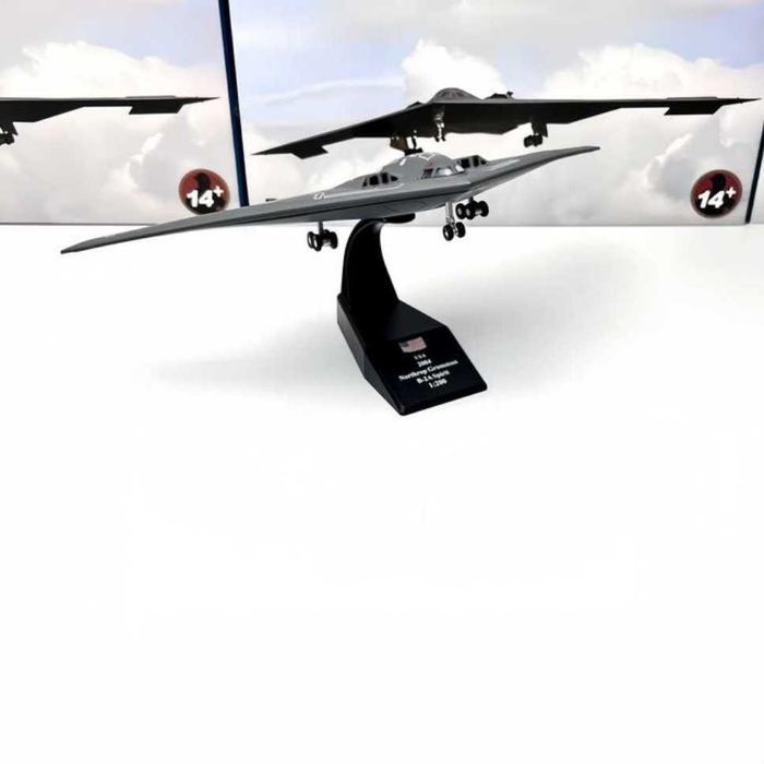Macheta avion metalica B-2 Spirit Stealth USA 1:200 27cm