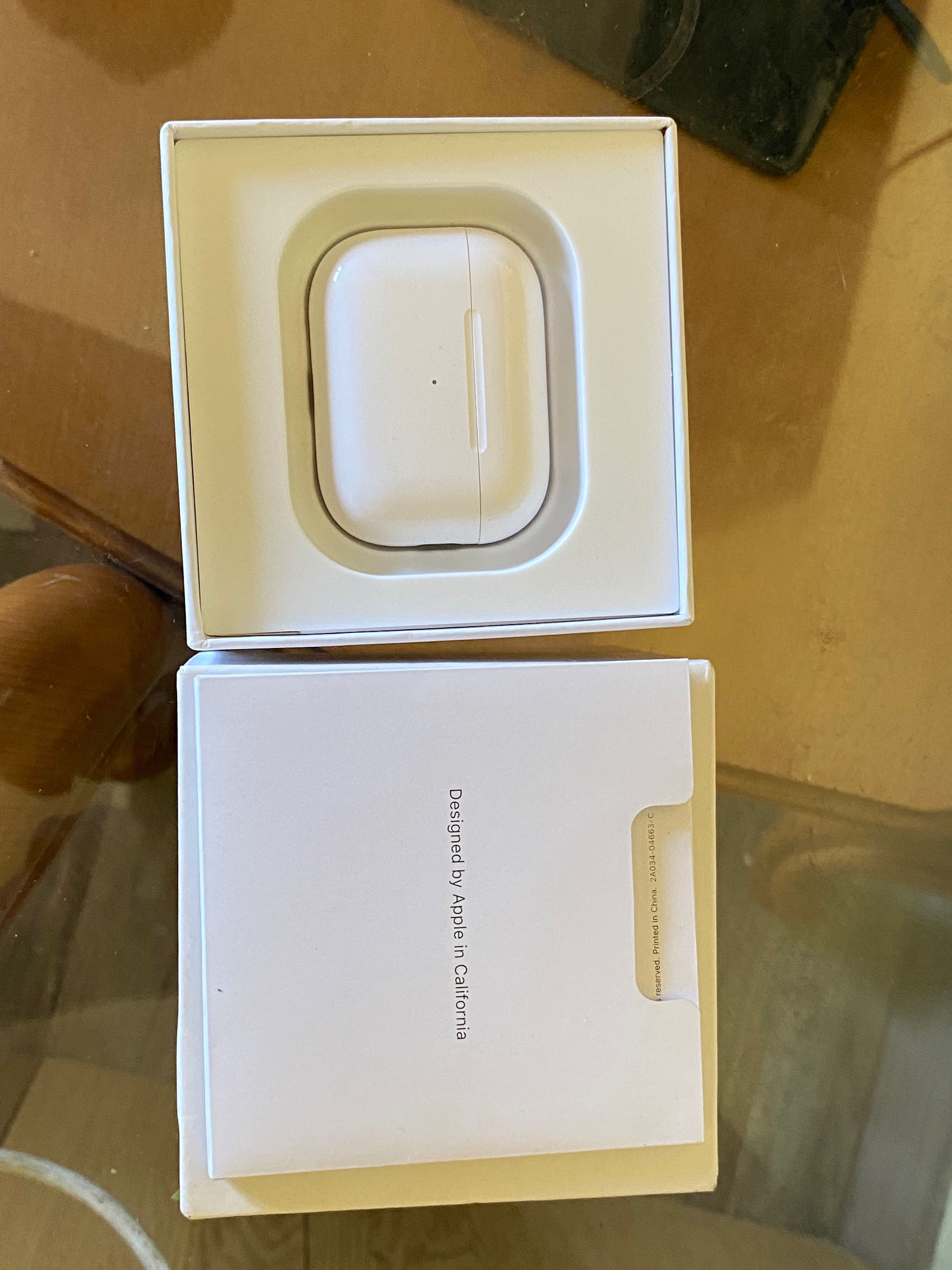 Здравейте продавам чисто нови оригинални слушалки airpods pro
