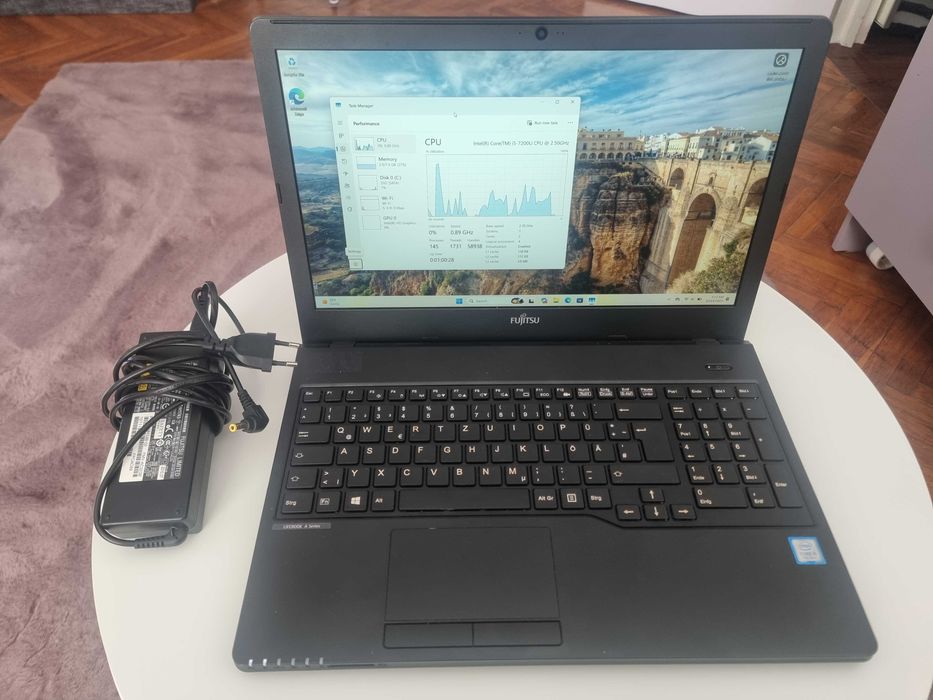 Laptop fujitsu i5 7200u 8gb ddr4 ssd 128gb