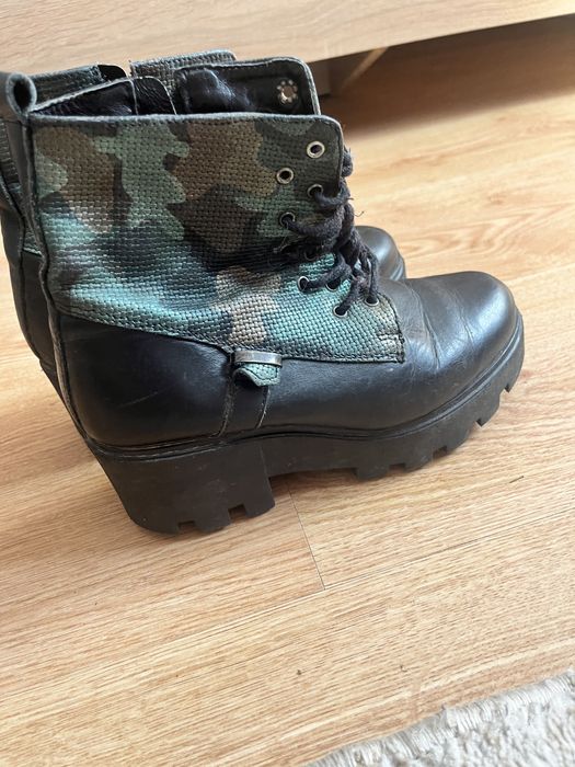 Ghete cu șiret și fermoar