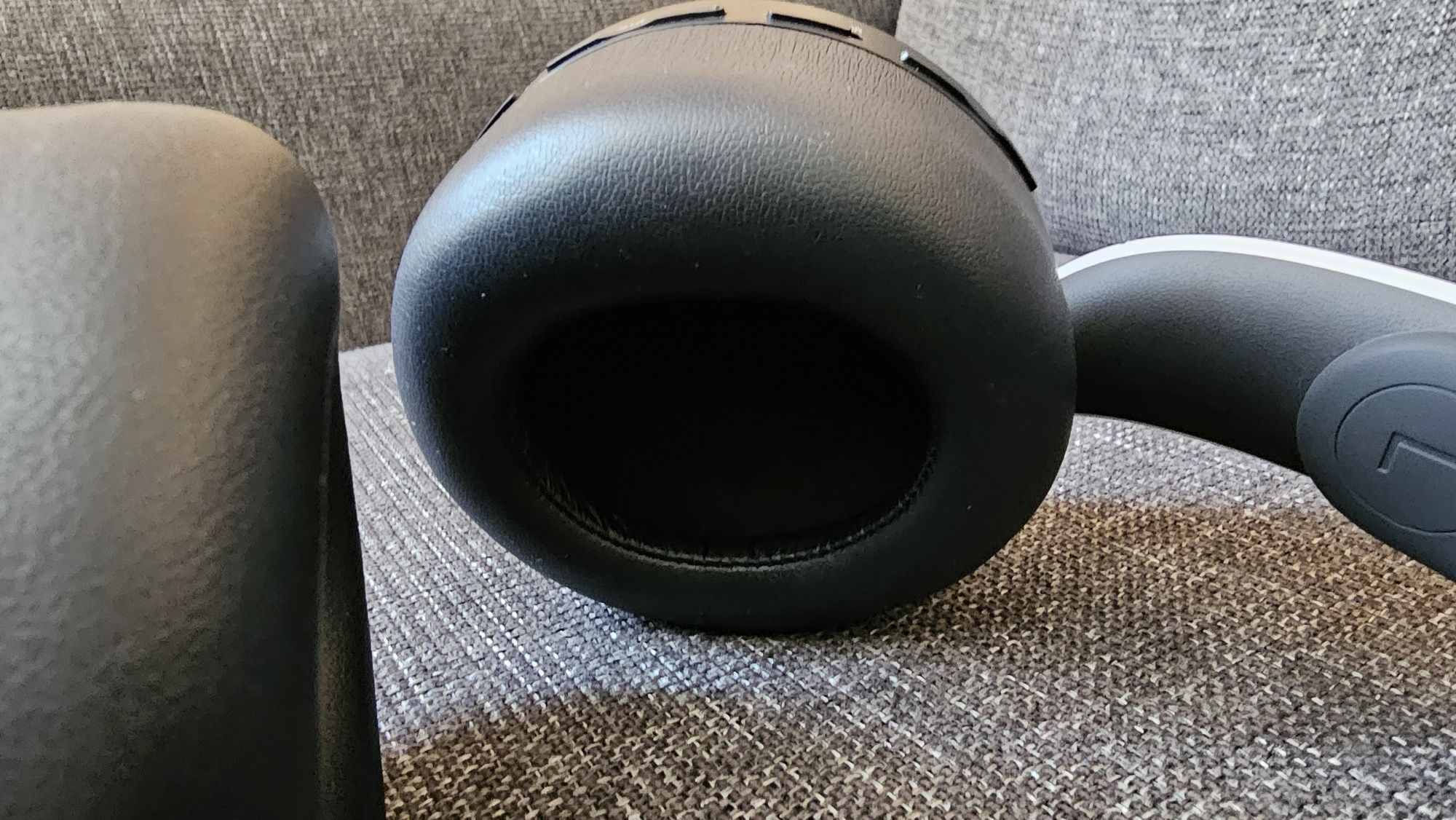 Продавам Playstation Pulse 3D.Перфектни.