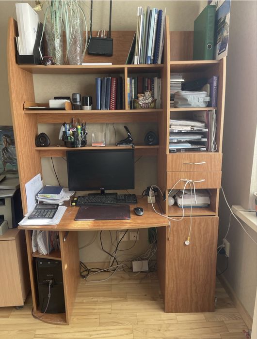 Продам стол компьютерный