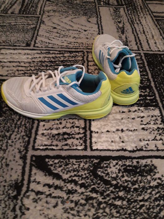 Vând Adidas sport