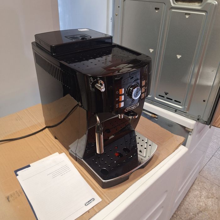 Кафе машина Делонги Magnifica S - нова