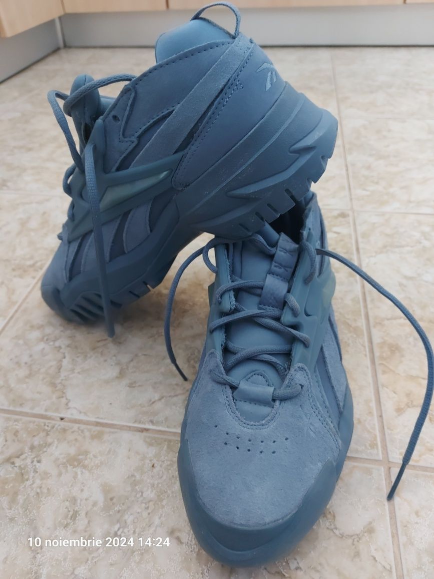 Vând adidas Cardi B piele naturala marimea 41
