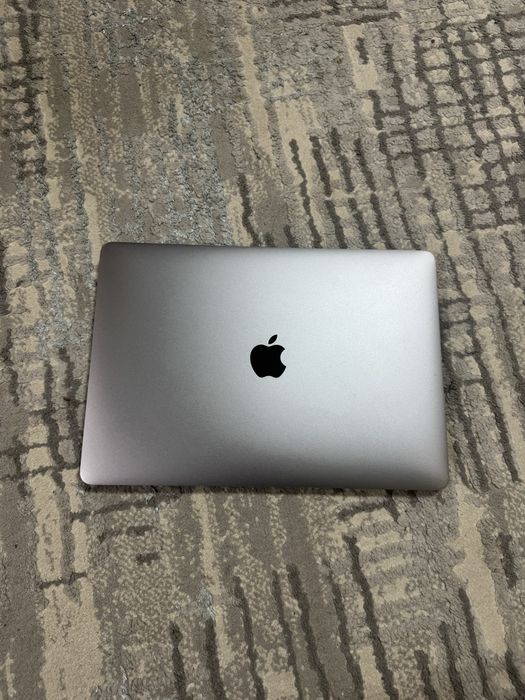 Macbook pro M1 512/8 ideal holatda srochno sotiladi