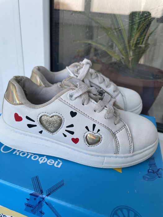 Продам детскую обувь