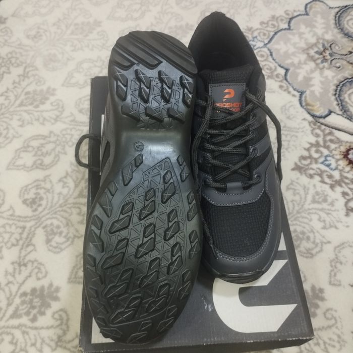 Продаются кроссовки новые