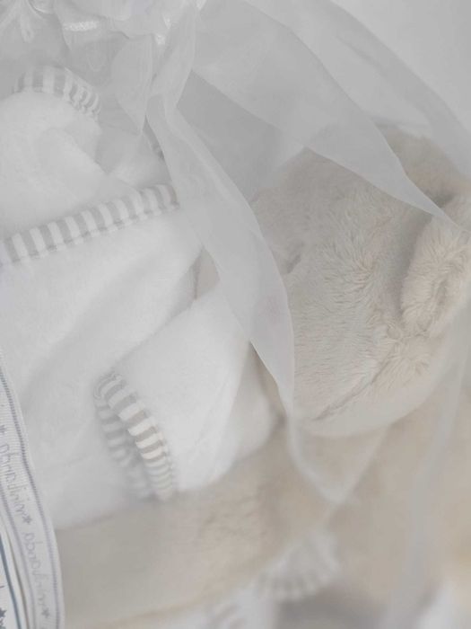 Ursuleț de pluș cu păturică – cadoul perfect pentru cei dragi