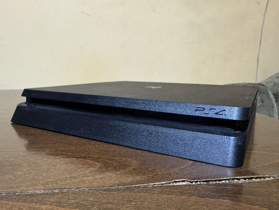 Playstation 4 slim 1 TB перфектен