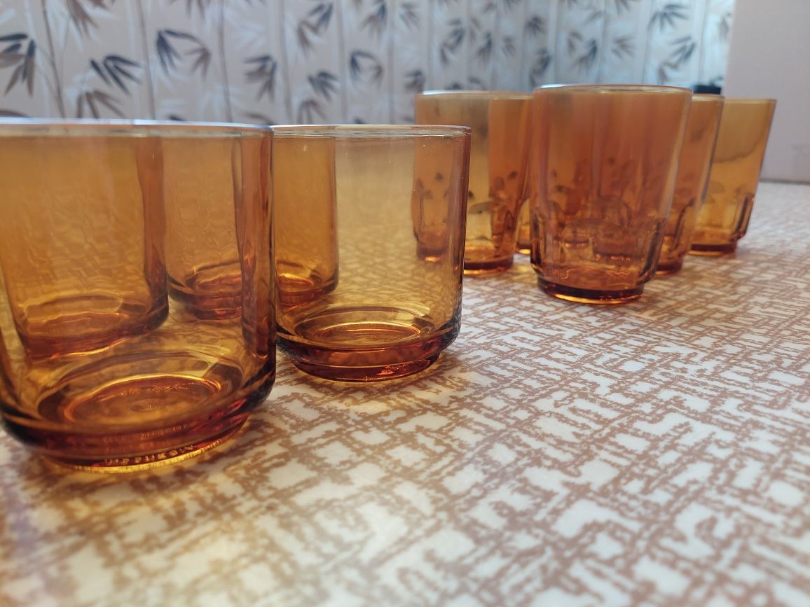 Чинии за хранене и чаши