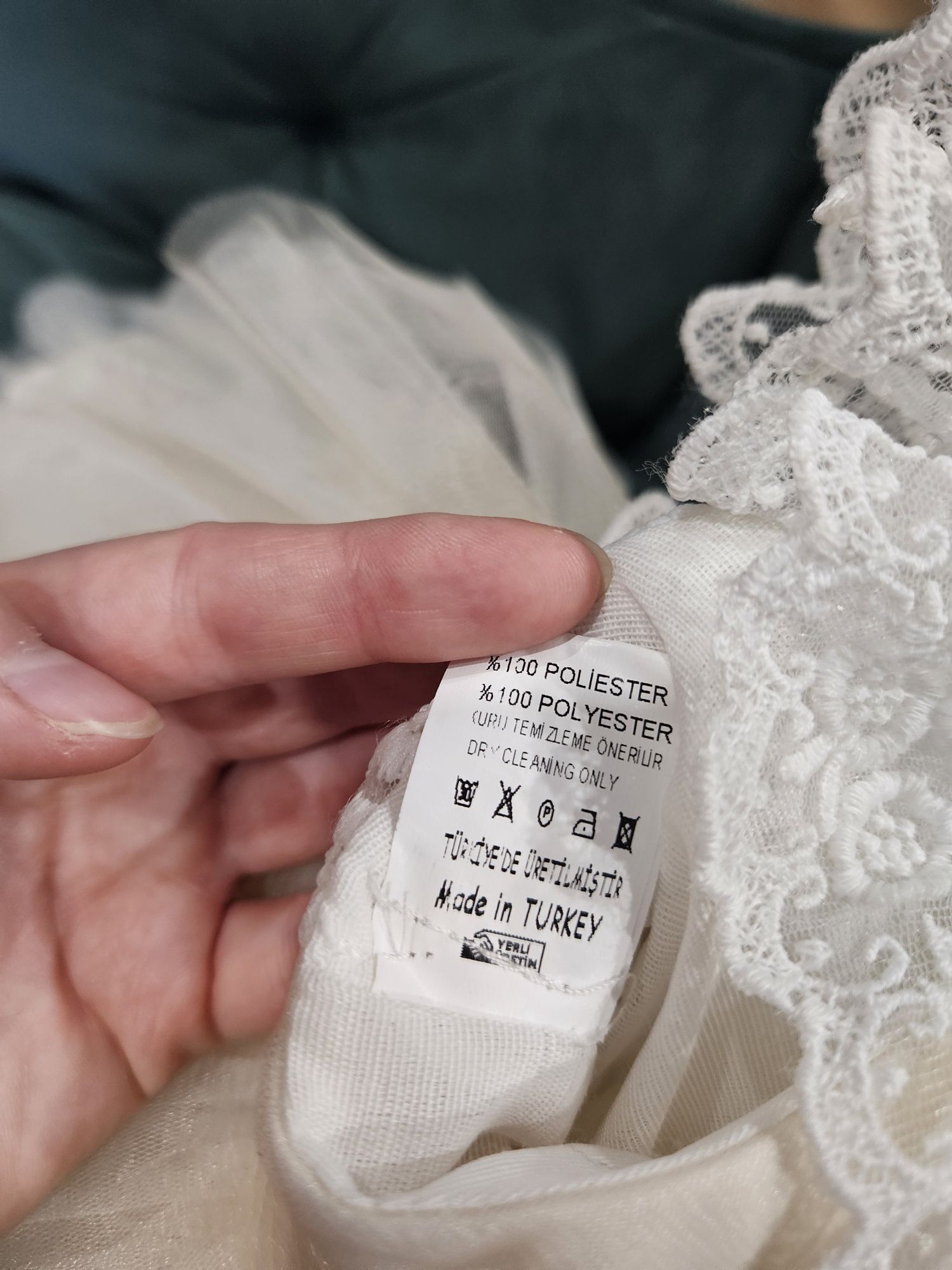 Продам нарядное платье на девочку