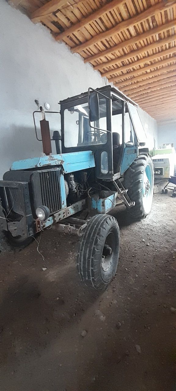 Traktor srochniy sotiladi