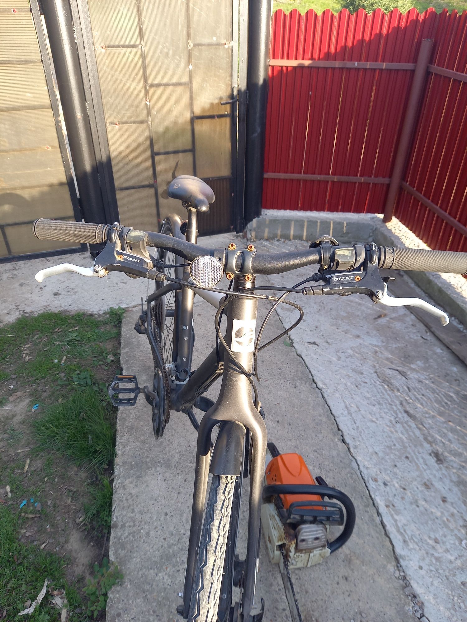 Bicicleta și drujba stihl 231