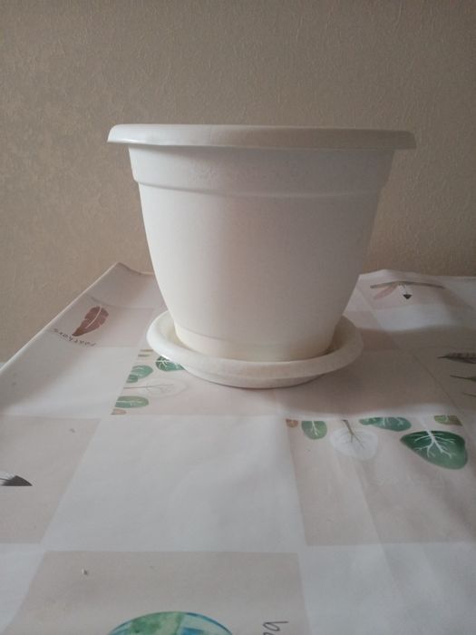 Продам горшок цветочный