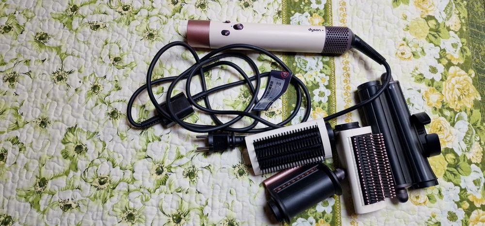 Продам dyson HS05 оригинал