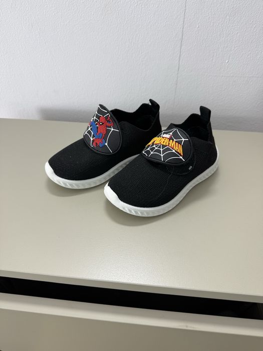 Tenisi nr 25 purtati o singura data