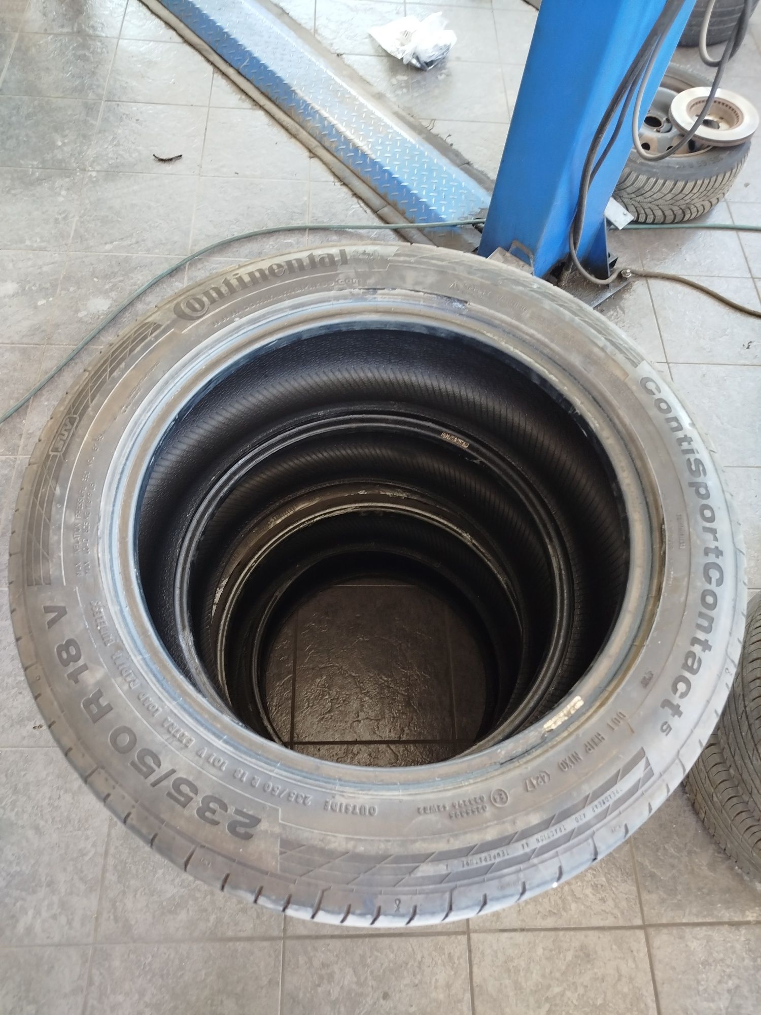 Continental235,50,18