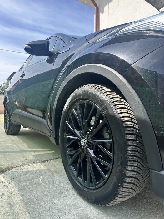 Toyota C-HR Hibrid – proprietar, dotări premium, cauciucuri noi